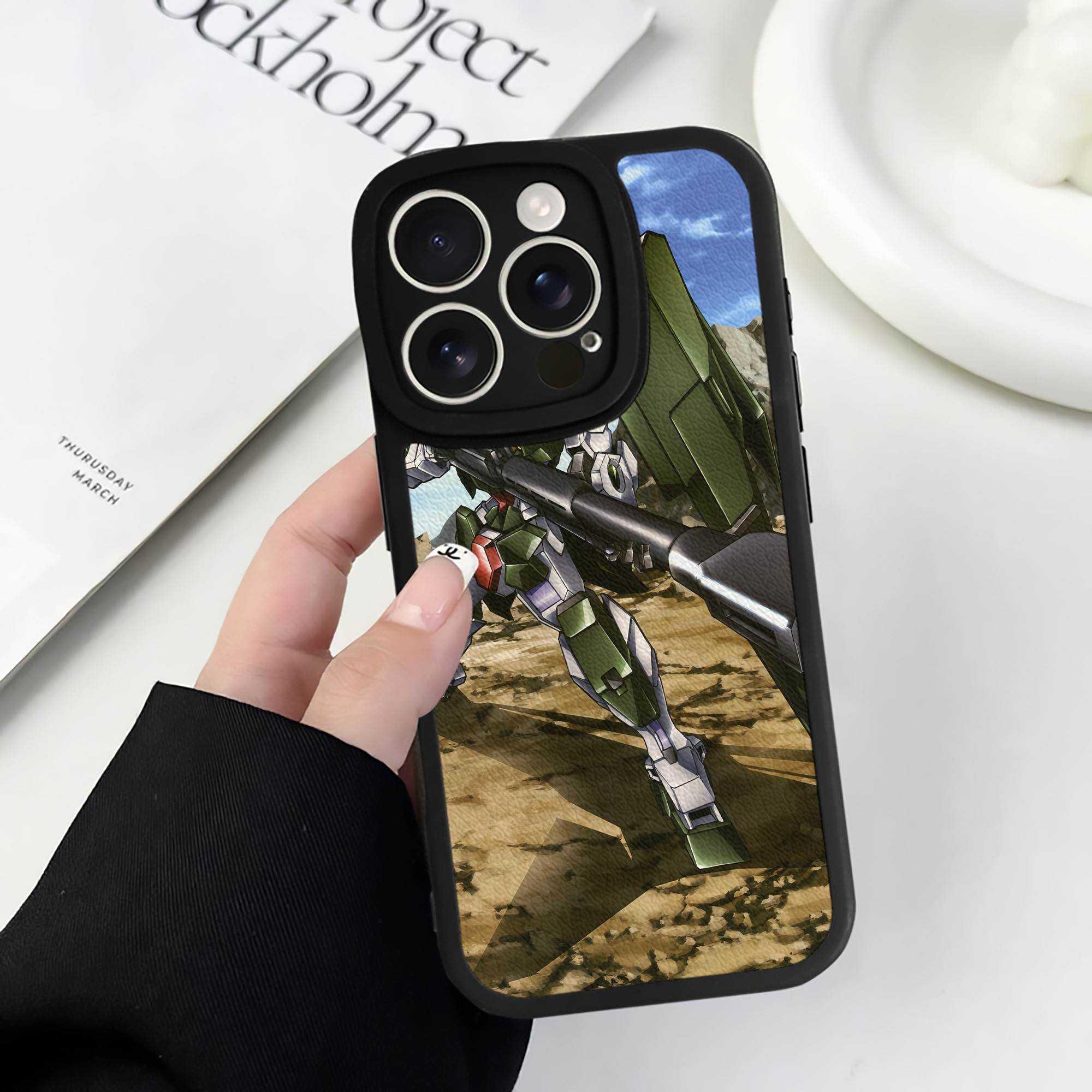 （画像用） 機動戦士ガンダム Mobile Suit Gundam 【iPhone 16シリーズ対応】シリコンスマホケース（レザー調） 材質：シリコン